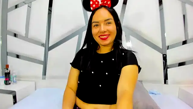 Snapshot of Violett_Bliss chatting on 08/08/26, 05:31 Violett Bliss online show from 08/08/26, 05:31