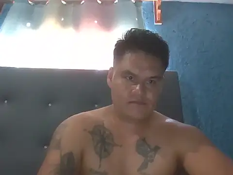 LatinoLeones online show from 06/29/26, 10:21
