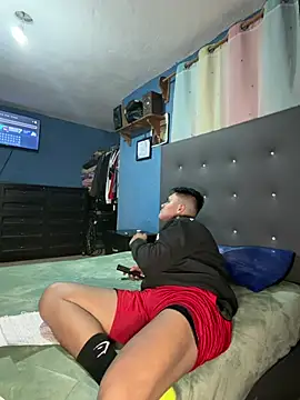 LatinoLeones online show from 07/19/26, 02:04