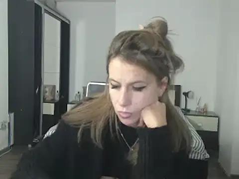 Snapshot of DedeSibel chatting on 01/10/25, 11:00 DedeSibel online show from 01/10/25, 11:00