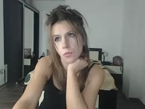 Snapshot of DedeSibel chatting on 01/11/25, 06:54 DedeSibel online show from 01/11/25, 06:54