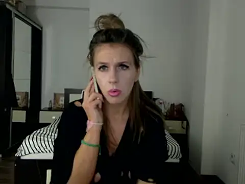 Snapshot of DedeSibel chatting on 01/28/25, 01:59 DedeSibel online show from 01/28/25, 01:59