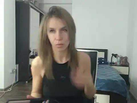 Snapshot of DedeSibel chatting on 02/13/25, 10:23 DedeSibel online show from 02/13/25, 10:23
