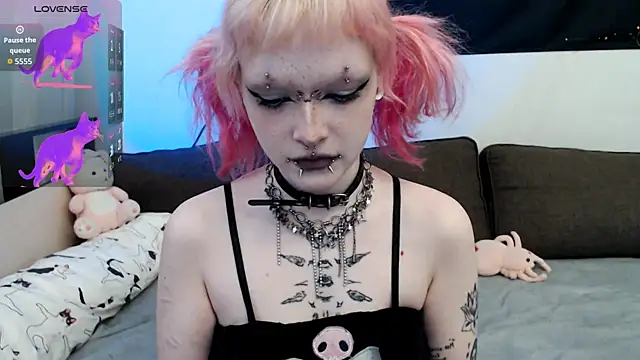 Snapshot of meow_nicole chatting on 07/21/26, 05:32 meow nicole online show from 07/21/26, 05:32