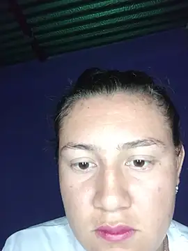 Snapshot of Emily_RoseM chatting on 06/25/26, 04:34 Emily RoseM online show from 06/25/26, 04:34