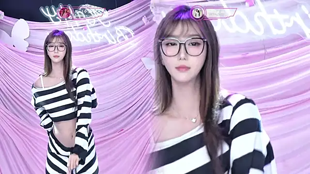 Snapshot of Goddess--001 chatting on 08/07/26, 11:23 Goddess--001 online show from 08/07/26, 11:23