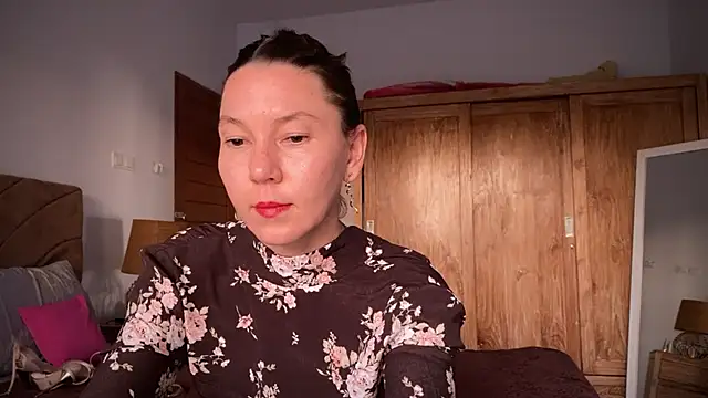 Snapshot of kittycat4you chatting on 12/19/24, 10:24 kittycat4you online show from 12/19/24, 10:24