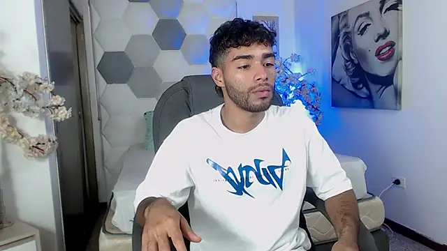 AlejandroGreco online show from 06/25/26, 06:34