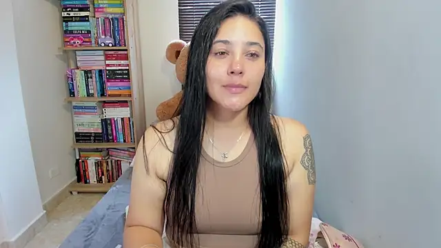 Snapshot of foxwen chatting on 07/21/26, 01:35 foxwen online show from 07/21/26, 01:35