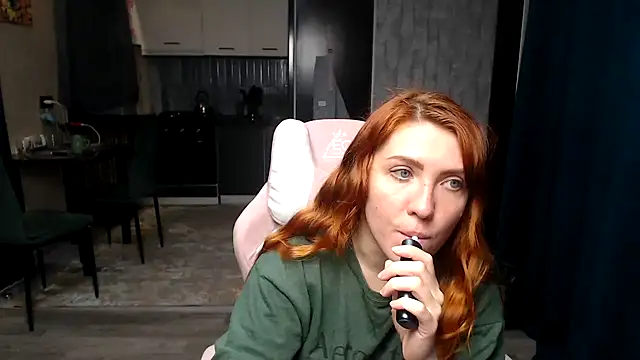 Reginasmilee online show from 04/10/26, 02:39