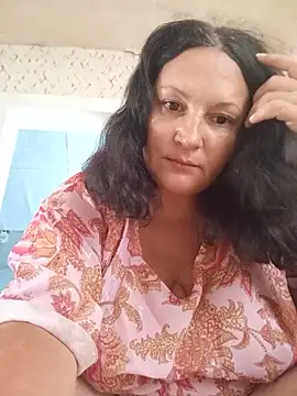 Snapshot of Irisssska chatting on 07/04/26, 10:43 Irisssska online show from 07/04/26, 10:43