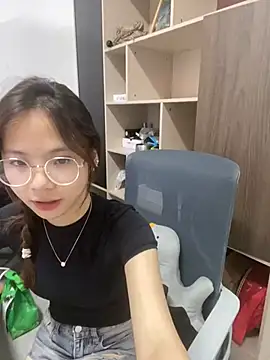 YY-1-1-1 online show from 06/25/26, 07:13