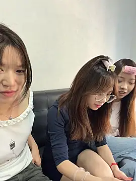 YY-1-1-1 online show from 06/26/26, 07:35