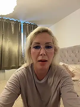 Snapshot of Cindy_Stone_official chatting on 06/30/26, 05:36 Cindy Stone official online show from 06/30/26, 05:36