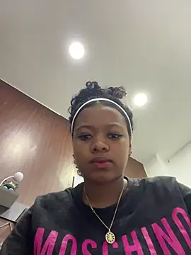 Snapshot of Isa_Giraldo1 chatting on 06/23/26, 10:41 Isa Giraldo1 online show from 06/23/26, 10:41