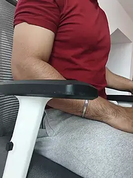 Snapshot of 8inch_hunk19 chatting on 08/04/26, 06:05 8inch hunk19 online show from 08/04/26, 06:05