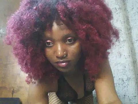 Snapshot of Cherrysexxi chatting on 06/27/26, 01:32 Cherrysexxi online show from 06/27/26, 01:32