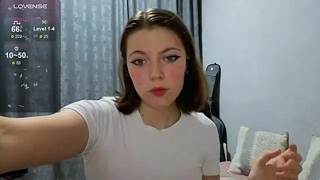 Snapshot of LoriYates chatting on 07/02/26, 08:04 LoriYates online show from 07/02/26, 08:04