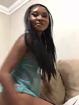 Snapshot of Lightskinnelle chatting on 07/04/26, 10:16 Lightskinnelle online show from 07/04/26, 10:16