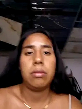 Snapshot of alice_xoxo_ chatting on 07/12/26, 01:40 alice xoxo online show from 07/12/26, 01:40