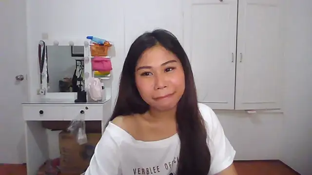 Snapshot of CathleenLaurole chatting on 06/30/26, 05:52 CathleenLaurole online show from 06/30/26, 05:52