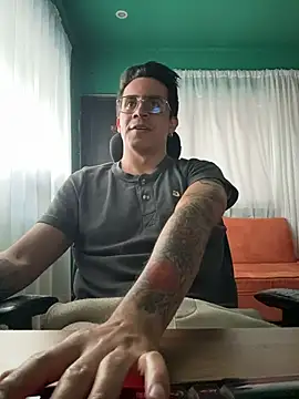 Snapshot of Andy_n_cat chatting on 07/01/26, 10:42 Andy n cat online show from 07/01/26, 10:42