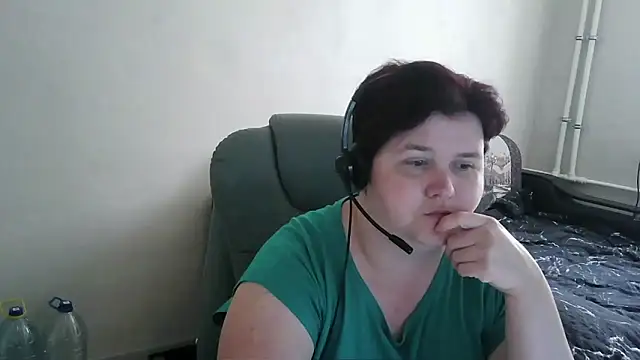 Snapshot of AdrianaGalore chatting on 06/30/26, 11:44 AdrianaGalore online show from 06/30/26, 11:44