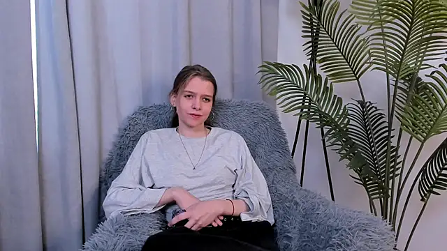 Snapshot of JeneeIckert chatting on 07/03/26, 12:00 JeneeIckert online show from 07/03/26, 12:00