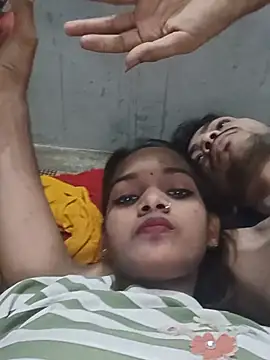 Snapshot of Horny_Couple-23 chatting on 07/01/26, 08:05 Horny Couple-23 online show from 07/01/26, 08:05
