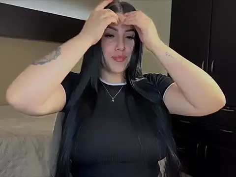 Snapshot of itsLucia_ chatting on 07/16/26, 01:00 itsLucia online show from 07/16/26, 01:00