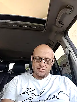 Snapshot of Szonek123 chatting on 07/19/26, 10:41 Szonek123 online show from 07/19/26, 10:41