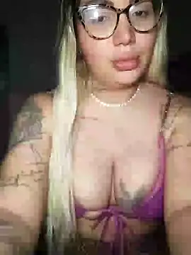 Snapshot of Emilymirtys chatting on 07/03/26, 12:39 Emilymirtys online show from 07/03/26, 12:39
