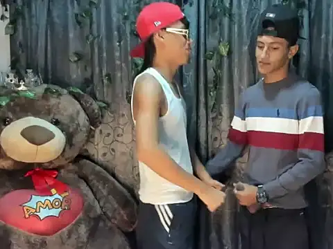 hot guys23 online show from 07/10/26, 11:07