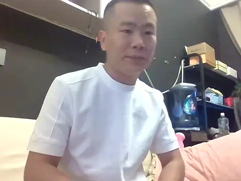Snapshot of guan12366 chatting on 07/06/26, 10:45 guan12366 online show from 07/06/26, 10:45