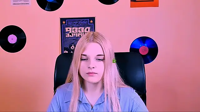 nicole bright online show from 07/08/26, 09:14
