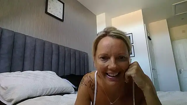 Snapshot of SexpotPolly chatting on 07/11/26, 08:39 SexpotPolly online show from 07/11/26, 08:39