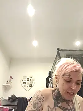 Snapshot of LilRhOse chatting on 07/17/26, 10:36 LilRhOse online show from 07/17/26, 10:36