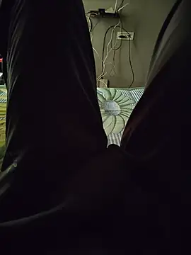 indianhotboy020 online show from 08/03/26, 04:33
