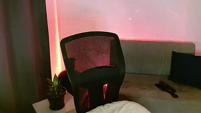 lispetite online show from 02/24/26, 06:00