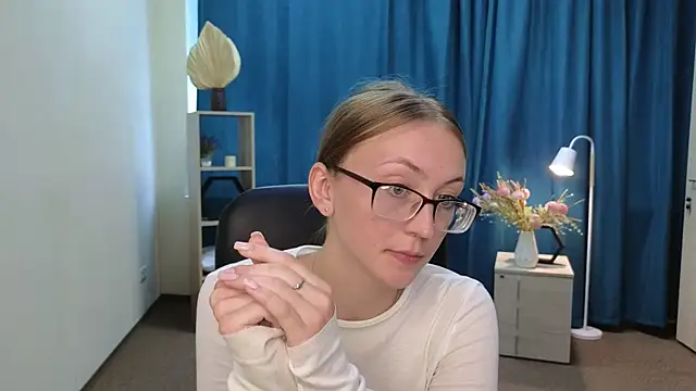 Snapshot of AlonaGolembeski chatting on 07/13/26, 05:43 AlonaGolembeski online show from 07/13/26, 05:43