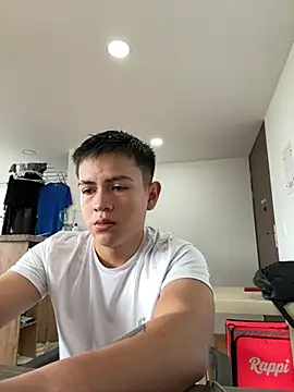 Snapshot of Santiagomg_ chatting on 07/30/26, 05:56 Santiagomg online show from 07/30/26, 05:56