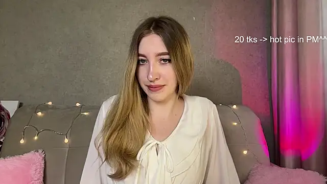 Snapshot of creamberryy chatting on 07/17/26, 09:05 creamberryy online show from 07/17/26, 09:05