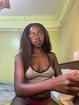 Snapshot of Ebonymuse chatting on 07/21/26, 01:57 Ebonymuse online show from 07/21/26, 01:57