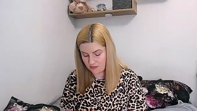 Snapshot of alisenties chatting on 05/10/26, 02:33 alisenties online show from 05/10/26, 02:33