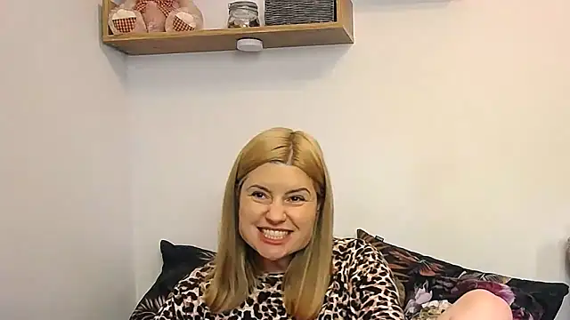 Snapshot of alisenties chatting on 05/29/26, 02:26 alisenties online show from 05/29/26, 02:26