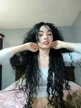 Snapshot of laura_mon chatting on 08/05/26, 02:47 laura mon online show from 08/05/26, 02:47