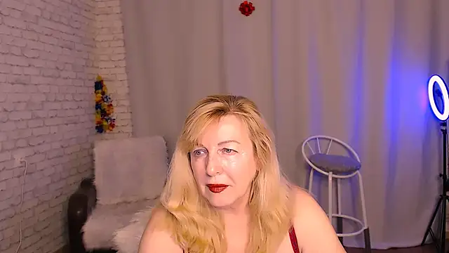 Snapshot of Samantha_Si chatting on 02/04/25, 06:06 Samantha Si online show from 02/04/25, 06:06