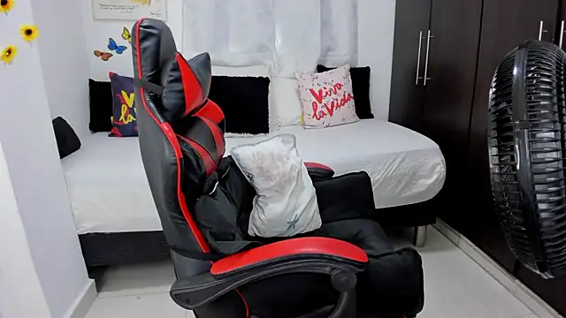 lucy007  online show from 02/27/25, 07:04