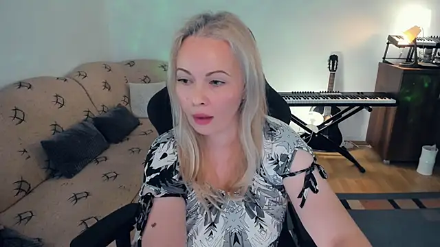 WhitneyLynn online show from 12/07/24, 02:13