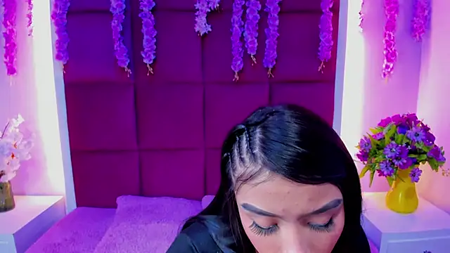 Snapshot of Lola_Hott_ chatting on 07/16/26, 04:07 Lola Hott online show from 07/16/26, 04:07